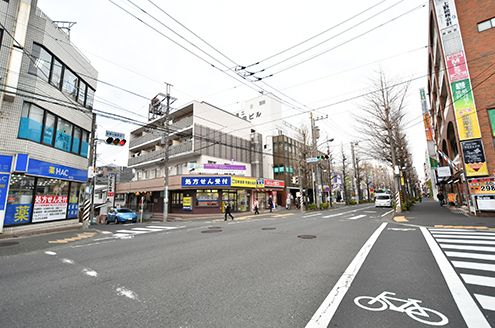 広いラウンジ バルコニー 青葉台の高台で暮らすこと 青葉台駅 横浜市 のシェアハウス ソーシャルレジデンス 青葉台 のレビュー ひつじ不動産